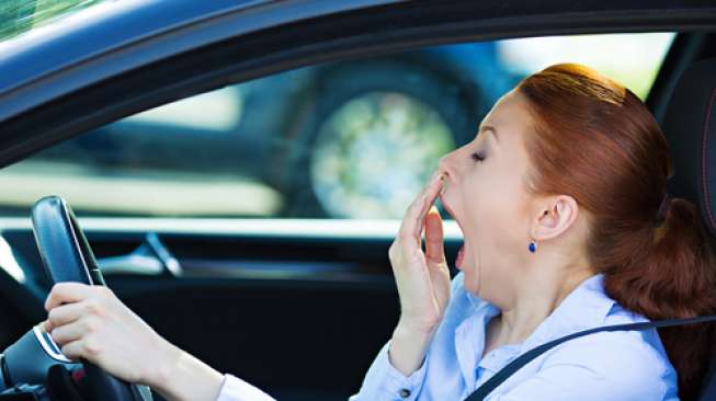 Mengemudikan Mobil Pribadi pada waktu Libur Nataru, Kenali Microsleep juga Tips Menghindarinya